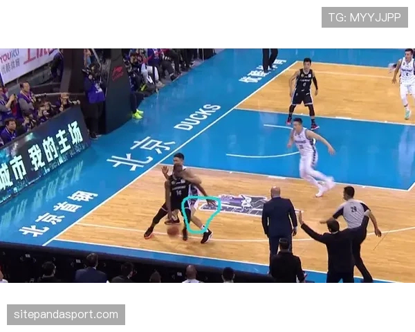 篮球比赛底线规则详解：球出界与踩线判罚标准